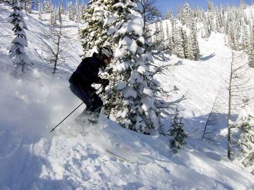 En härlig puderdag i Whiter Water i BC Canada. Foto: Fredrik Sällström. Åkare: Magnus Lageson.