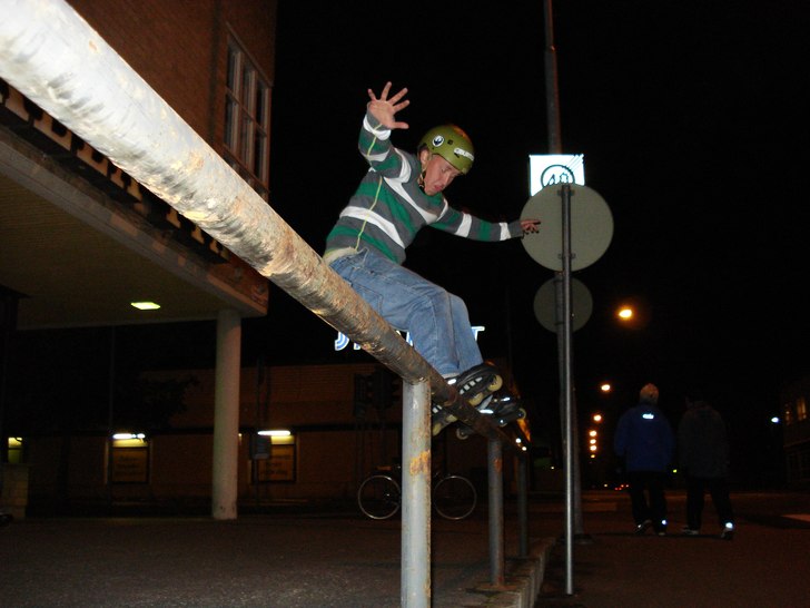 björn fick med mitt ansiktsuttryck iallafall..:D. Foto: Björn Ahlskog. Åkare: Jonathan Björkskog.