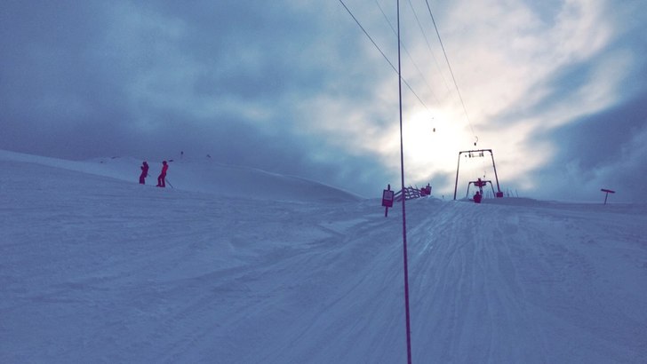 Glimt av sol og mye pudder på vinterferiens siste.