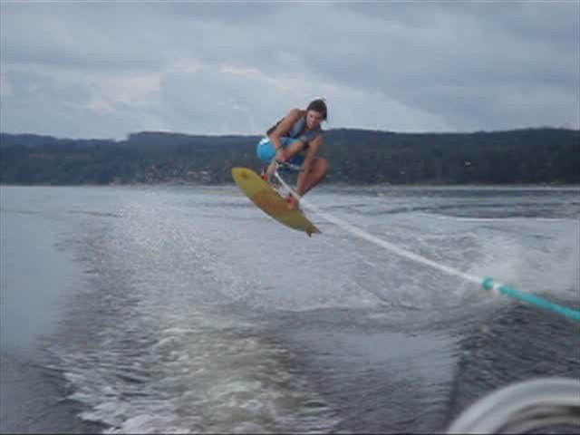 Började åka wakeboard iår.... . Foto: Lucas Ternell. Åkare: Kapser Reiderstedt.