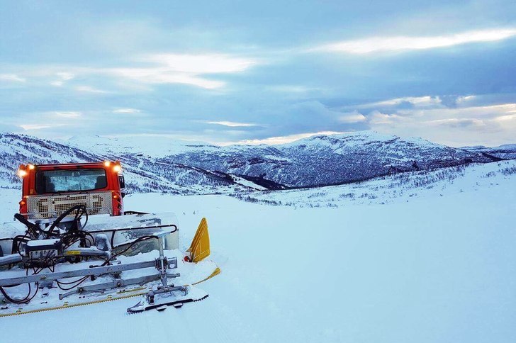 Søndag 
Preparerte fjelløyper til Høgehaug, -3 .