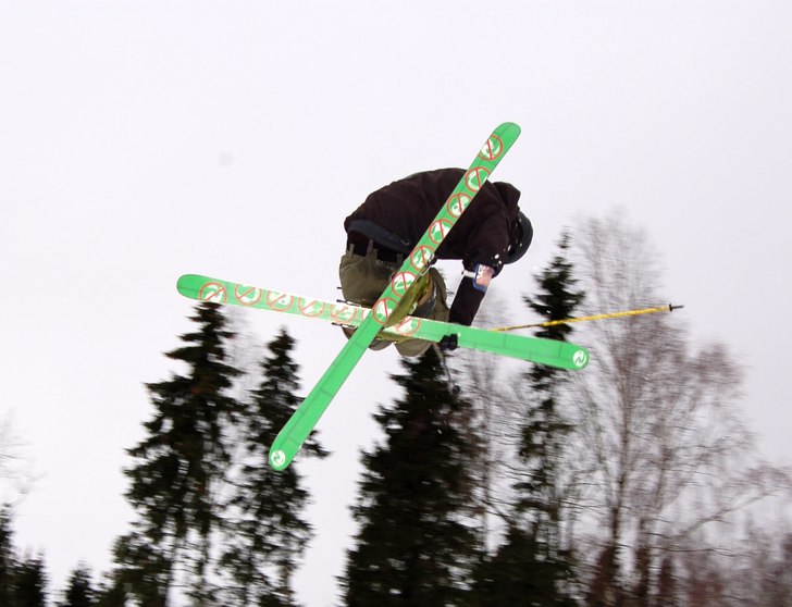 snurr med handpåläggning vid Kinnekulle bigair, . Foto: Johan Hellman. Åkare: Markus Lövgren.
