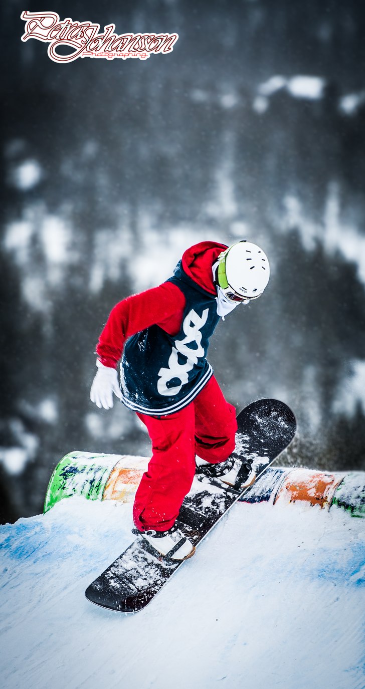 Första gången med snowboard/skidor framför lins. Foto: Petra Eleonor Johnsson. Åkare: Robin Johansson.