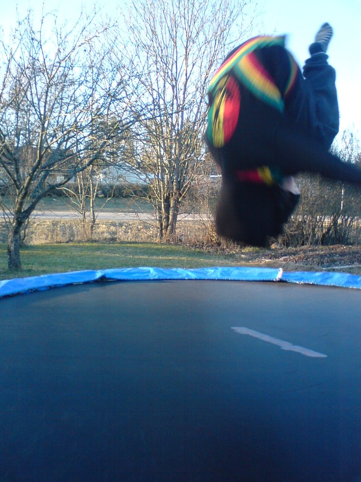 marya drar backflip, hon e tyf. aight?. Foto: Änabänäna. Åkare: Marya.