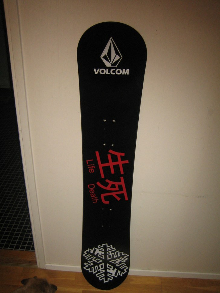 f.d nitro bräda..

pimpmyborad.se. Foto: jag. Åkare: min bräda.