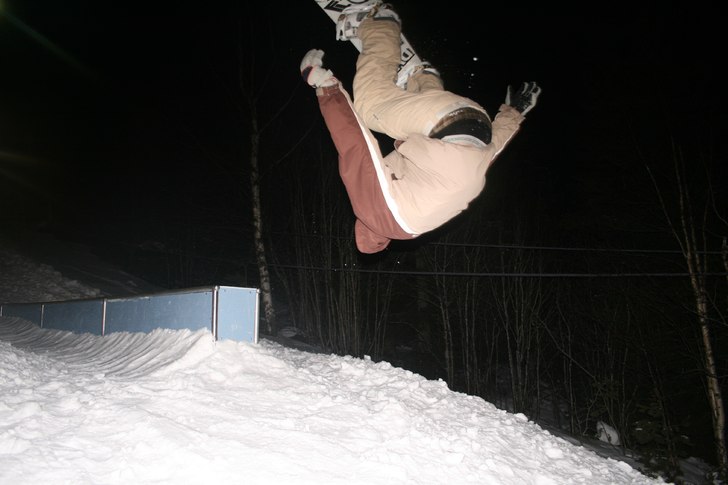 Blev lite åksugen efter att ha skottat iordning u. Foto: Julius Aspman. Åkare: Andreas Bäcker.