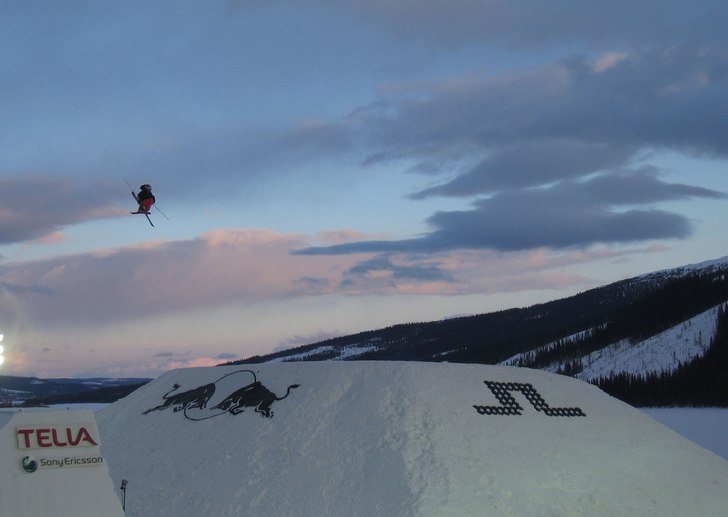 Lite sent ute kanske, men ändå :P

. Foto: Johan Sjögren. Åkare: Sammy Carlsson.