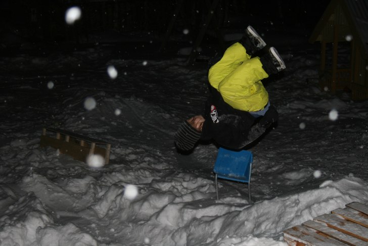 chilla misty 5 från lastpall på snökulle. Foto: potus melender. Åkare: olle karlsson.