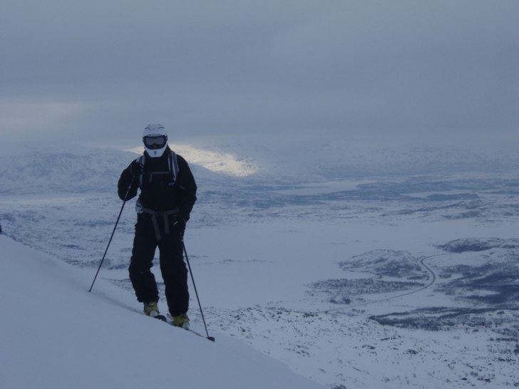 Första åket på Nordals för i år, extremt blå. Foto: Pontus Björkbacka. Åkare: Henrik Petersson.