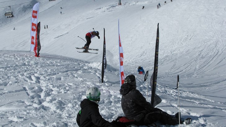 Avlut freeride momentet back-country hopp. Foto: johan nerlund. Åkare: tävlande X.