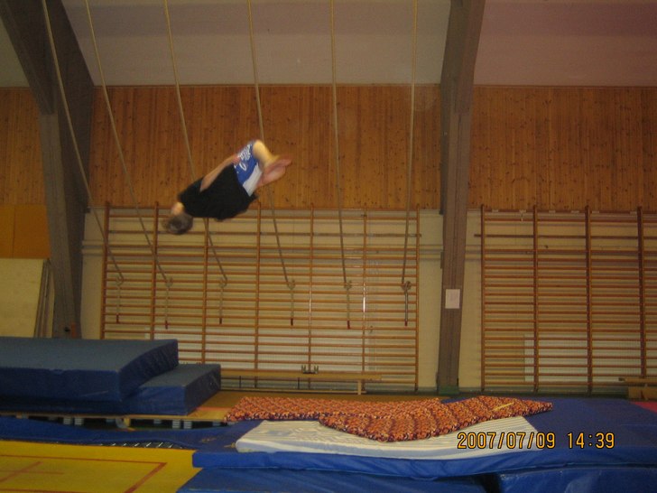 Yeah backflip :D. Foto: RobiN. Åkare: Tobbie.