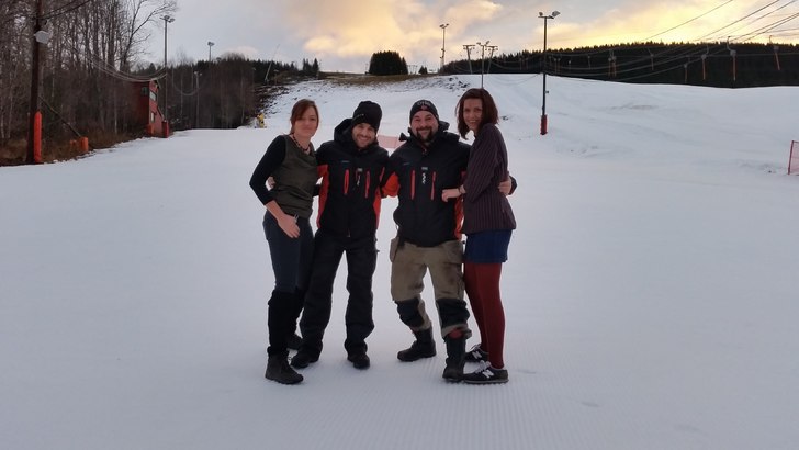 GODT NYTT ÅR FRA OSS I SKIHURDAL 
Åpningstider: .