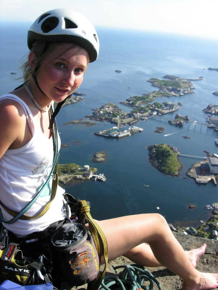toppen av geita med svolvær i bakgrunnen etter å. Foto: Jonatan Rosengren. Åkare: Tonje D. Husbyn.