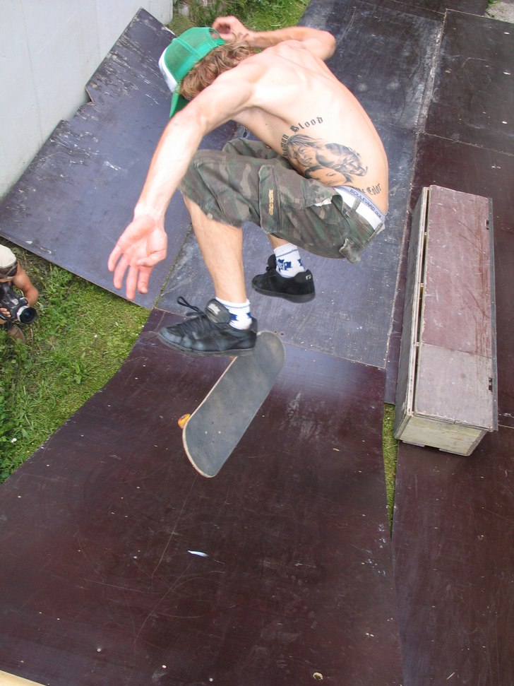 Foto: Björn H.. Åkare: Engelbert A..