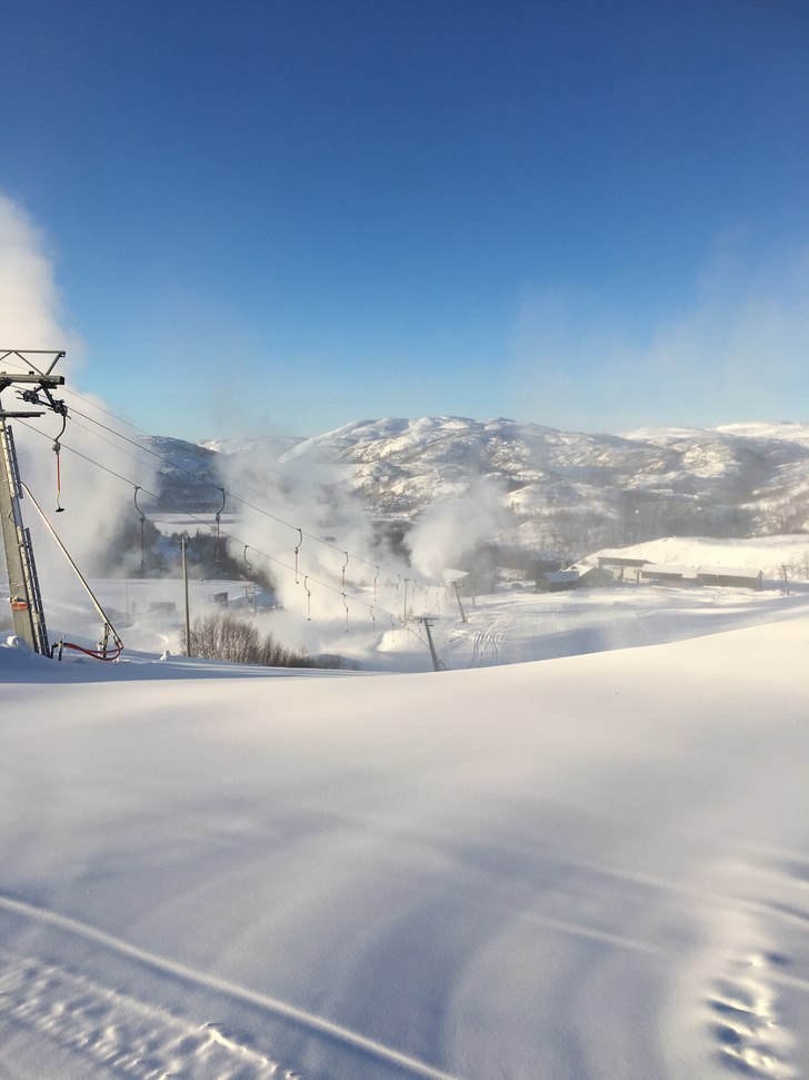 Snøproduksjon
Snøkanonene går for fullt og temp.