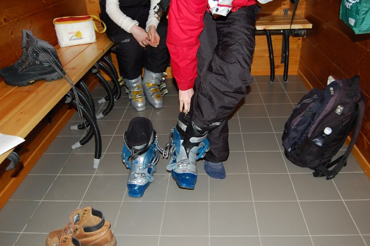 -"Ska inte de där spännena vara på utsidan. Foto: Magnus Gustavsson. Åkare: "Stav-felet".