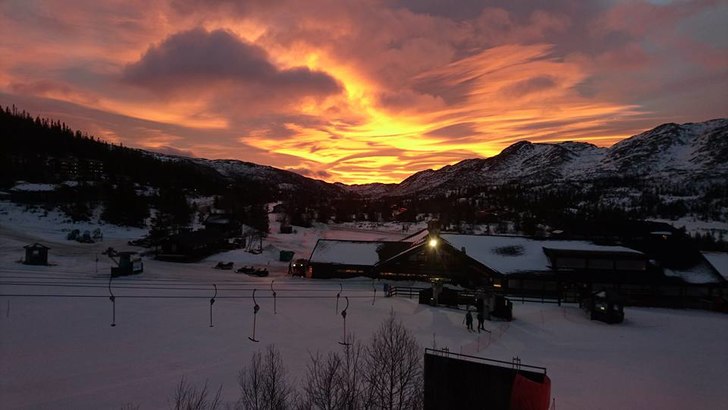 2 grader og klart vær
I morgen lørdag åpner vi .