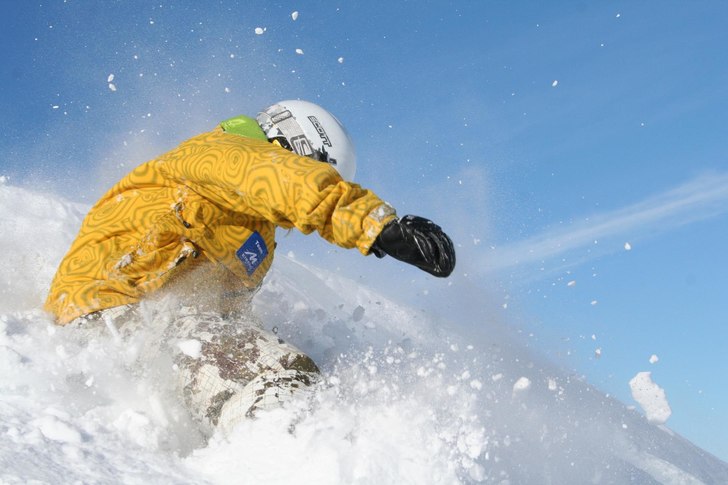 rasmus lägger en skön puder sväng. Foto: emil. Åkare: rasmus.