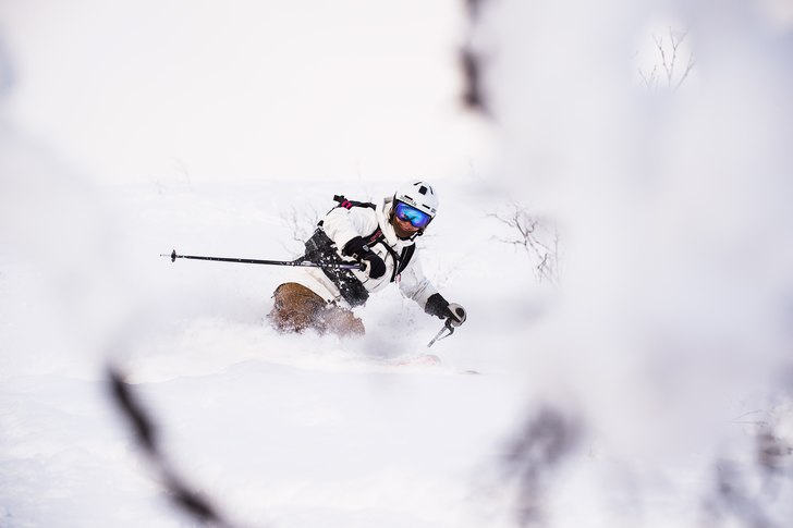 Local skier Klara Wåhlberg shredding liftside.. Foto: Evelina Rönnbäck.