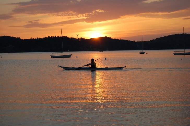 njuter av livet en kväll på västkusten. Foto: Andreas Mathisen. Åkare: Andréas Ahlstedt.