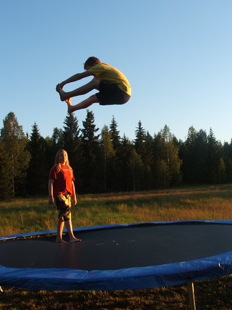en truckdiver :)
inte me så utsträckta ben men . Foto: Josefine Svenden. Åkare: Alexander Söderström.