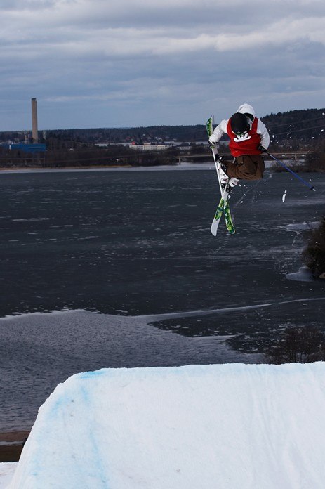 Snurrar med tail... Åkare: Andreas Ekström.