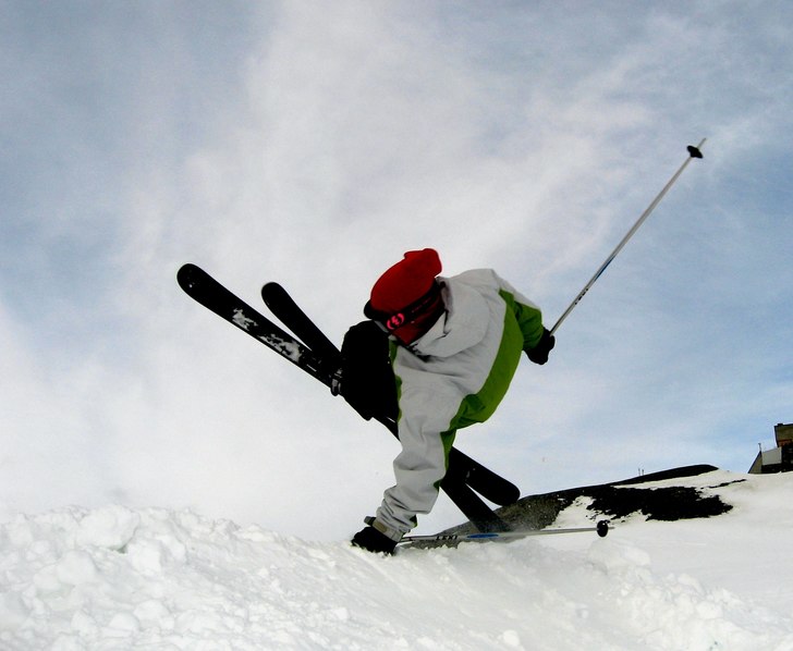 Handplant 180. Foto: Fredrik Lidell. Åkare: Gustaf Lindström.