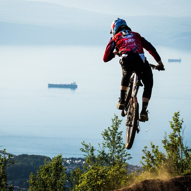 Sommer og sykkelsesong
Skisesongen er over for i �.