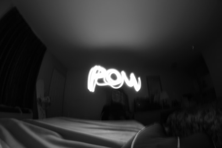 Skoj med kamera och mobiltelefon. Foto: Joel Eriksson.