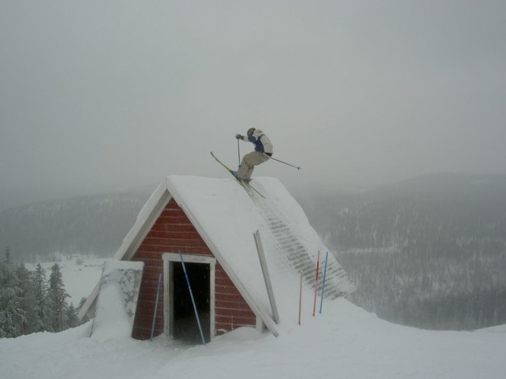 ett roligt tak att jibba på. Foto: Kristoffer Berg. Åkare: Christoffer Karlsson.