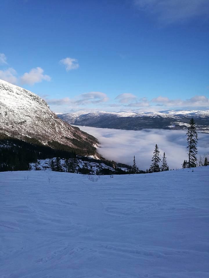 Øve skyene er alltid himmelen blå
Mandag morgon .