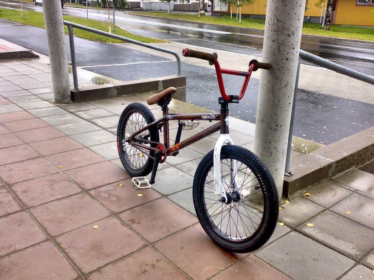 Min Specialized Fuse II -07 ;P. Foto: Joakim Nilsson (jag). Åkare: Min bema :D.