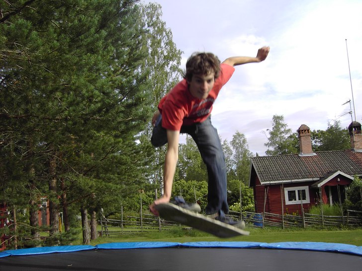 Kickar lite. Foto: Rakel Asplund. Åkare: Dennis Asplund.