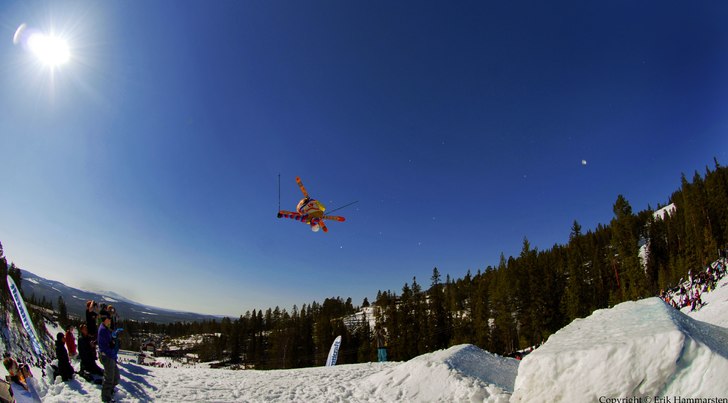 Gustav laddar rejält under Big Jump Cup finalen i. Foto: Erik Hammarsten. Åkare: Gustav Bromeé.