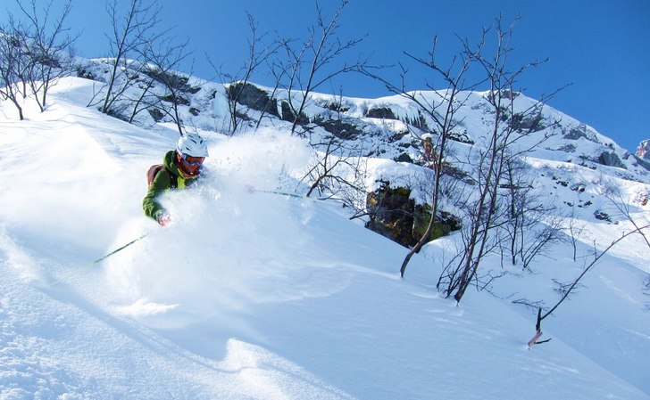 En bra dag på berget, här i en djup höger.... Foto: Björn Arnemo. Åkare: Jonas Bolling.