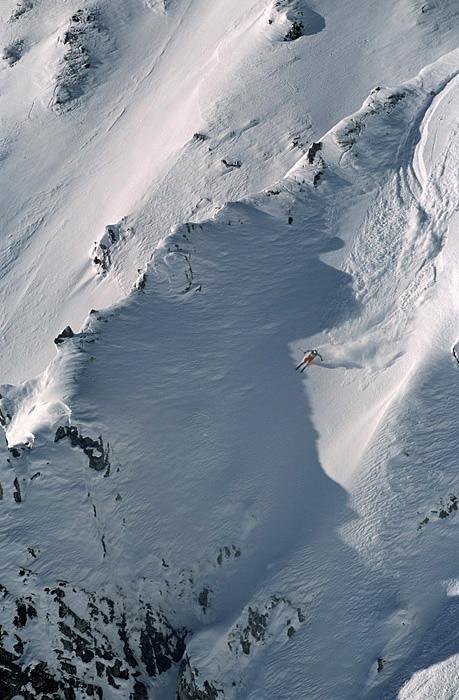 Sköna svängar i disentis. Foto: Martin Söderqvist. Åkare: Reine Barkered.