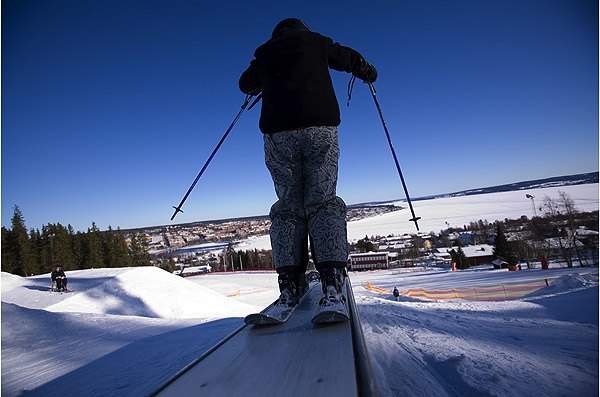 Vacker utsikt över staden. Perfekt att ha backen . Foto: Jörgen Nilsson. Åkare: Eric Norrlander.