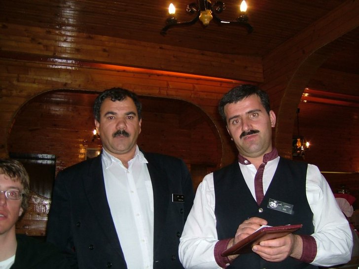 Här är "Bill och Bull", servitörerna . Foto: Niklas Eklund.