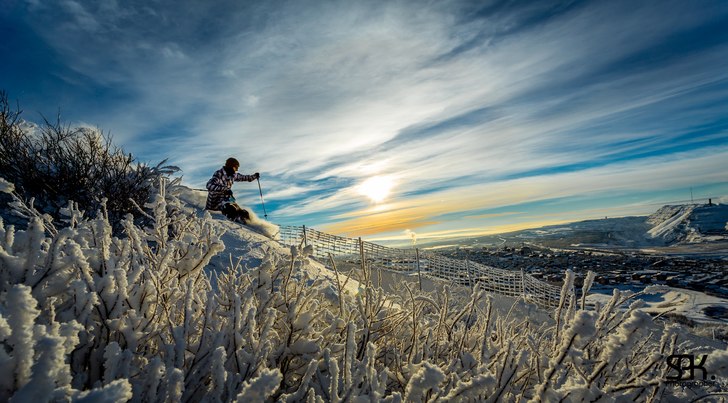 Från slutet av oktober, vid första stora snöfal. Foto: Hjalmar Andersson. Åkare: Sebastian Karlsson.