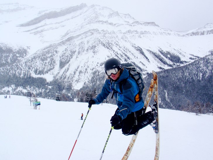 top of chair lift Lake Louise . Foto: Tim Dufficy. Åkare: Riley Rice.