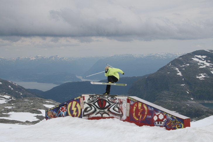 vilket trick han utför är lite svårt att tala o. Foto: Petter Hjelmberg. Åkare: derkinate.