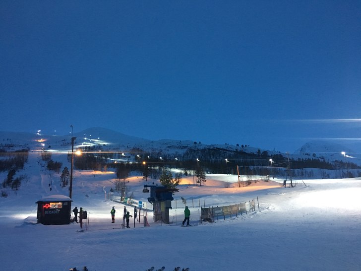 Kveldsåpent onsdag og torsdag
Masse nysnø og flo.