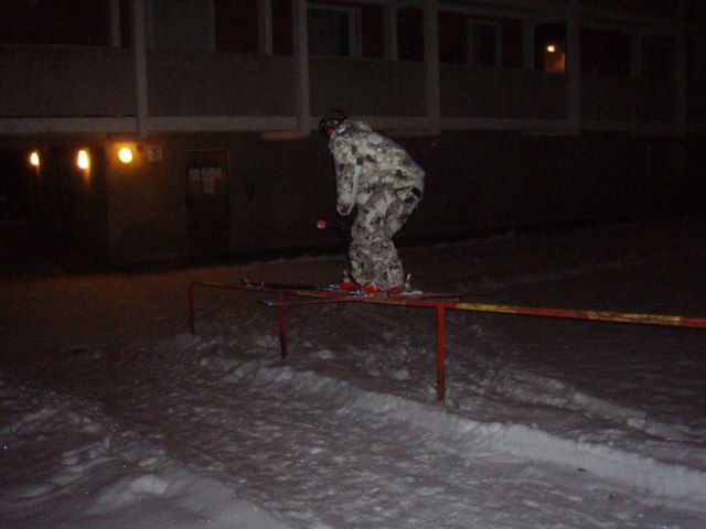 Jag hade en liten ensamrailsession då min flickv�. Foto: Min Älskling!. Åkare: Leo Olofsson!.