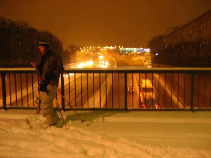 Försöker upprätta kommunikation för att fastst. Foto: Christoffer Rosén. Åkare: Jeffa Rosén.