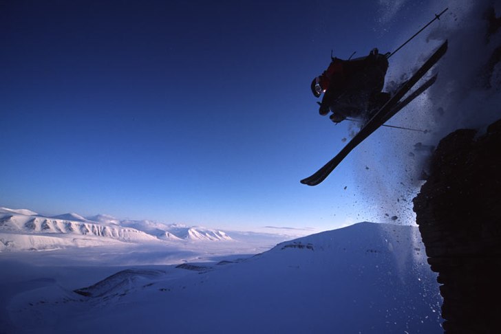 Svalbard bjuder på otrolig natur att åka skidor . Foto: Fredrik Schenholm. Åkare: Tomas Bergemalm.