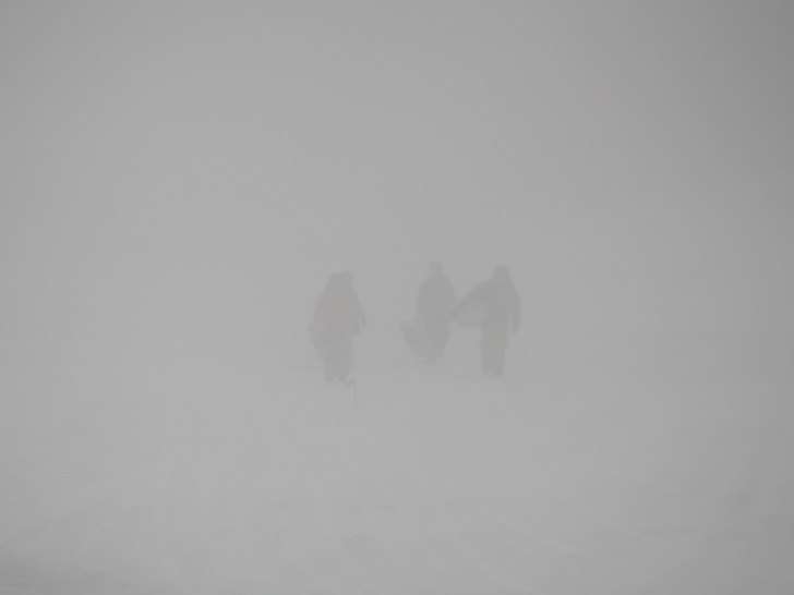 Kanske inte så fint väder.. Foto: Ida. Åkare: Karin, Emelie, Henke och Sven.