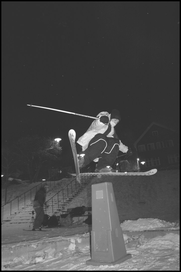 Hopp.. Foto: FredrikB. Åkare: Linus Stevrin Skoglund.