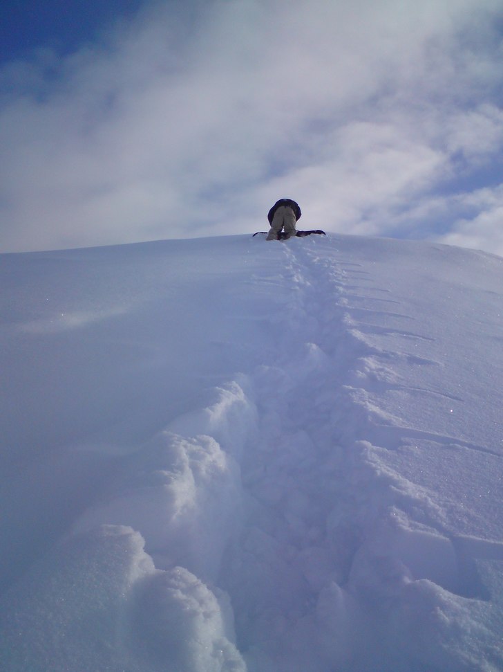 hiking på andra sidan dalen till årets skönaste. Foto: Kalle Nilsson. Åkare: Petter Sundbye.