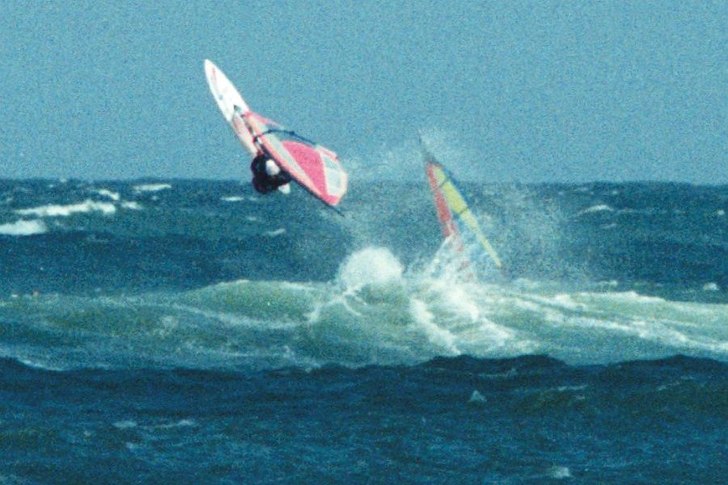 1995, grymt fina vågor i Klitmöller Danmark.. Foto: Ingerstam. Åkare: Peter Ingerstam.
