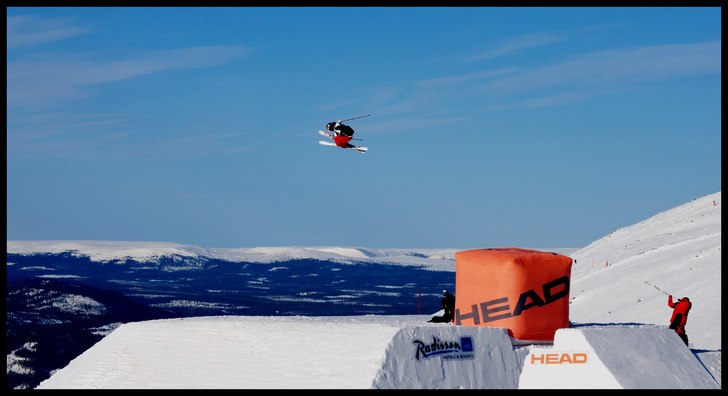 JOSS

Colby på kicken. Foto: Johan Svensk. Åkare: Jon Olsson.